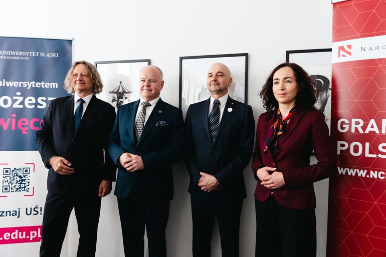 na zdjęciu rektor US, wiceminister nauki, dyrektor NCN oraz Pani prorektor UŚ