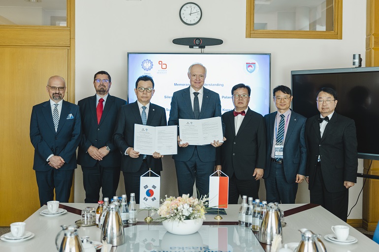 Władze PŚ i Sun Moon University z Korei podpisały 2 umowy o współpracy