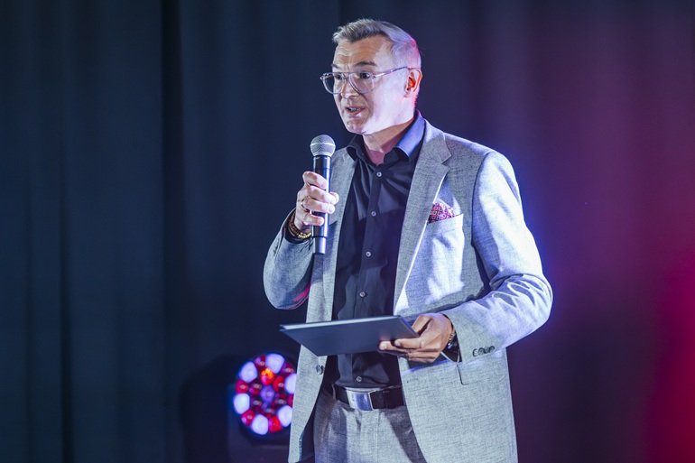 na zdjęciu przemowa prof. Szczepanika
