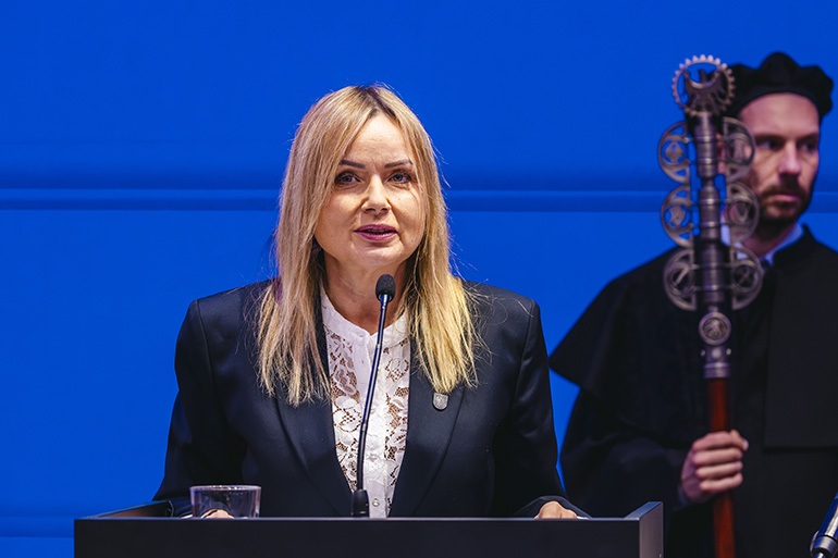 na zdjęciu przemawia prezydent Gliwic
